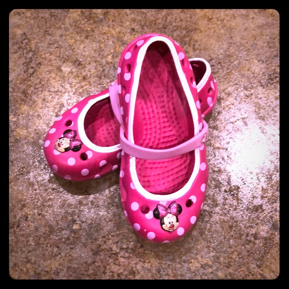 Size 7 toddler Minnie Mouse crocs
